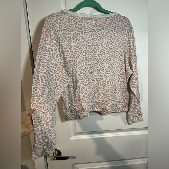 Champion Brand Women’s Long Sleeve Cheetah Print Tshirt Size Medium - Picture 2 of 11